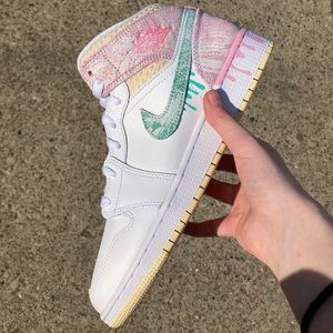 Jordan 1 Mid Paint Drip
